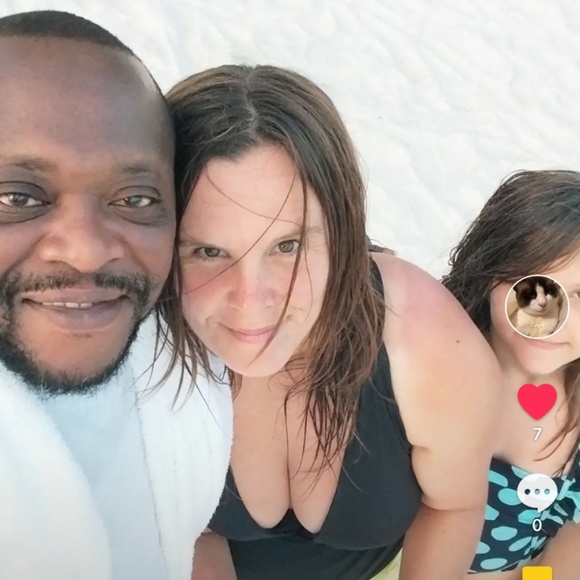 Meet your Posher, Beth - Picture 5 of 10